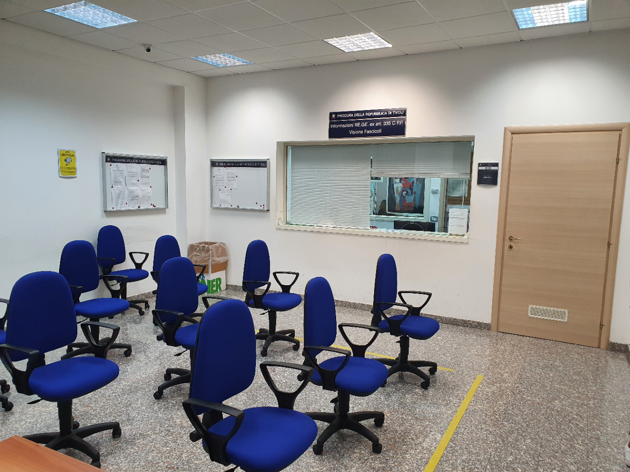 Sala d'attesa sportelli Re.Ge. e Casellario